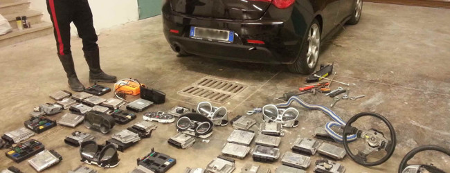 Andria – Scovato un magazzino di centraline elettroniche e parti meccaniche di auto rubate