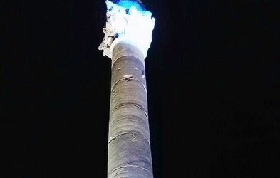Puglia – La colonna romana di Brindisi illuminata di “blu Onu”