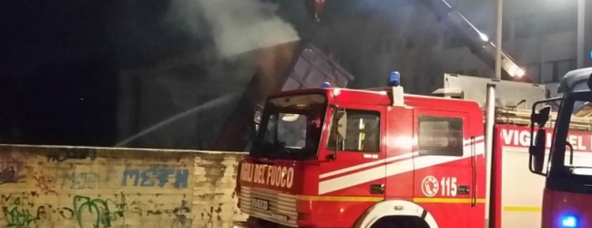 Andria – Incendio all’interno dell’Istituto Colasanto. Necessari tre mezzo per spegnere le fiamme