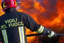 Andria – Incendio nella notte in un autoparco. Indaga la Polizia