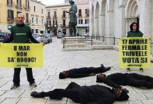 Barletta – Flash mob degli “oil men” di Greenpeace