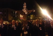 Trani – Il Crocifisso è tornato in processione a Colonna