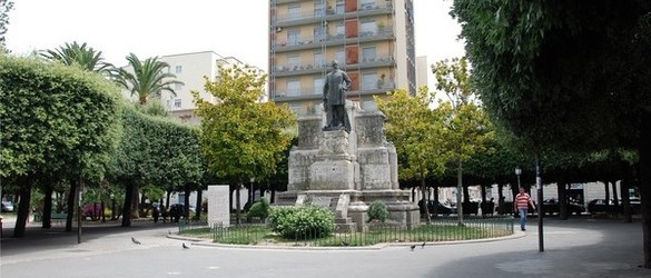 Trani – Monumento Giovanni Bovio in piazza: avviso pubblico per esecuzione interventi di ripristino e conservazione