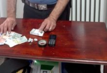 Andria – Tenta di nascondere la droga tra le sigarette. 55enne in manette