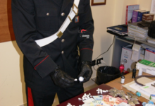 Trani – Blitz nella casa di un noto spacciatore. I carabinieri arrestano 26enne albanese.