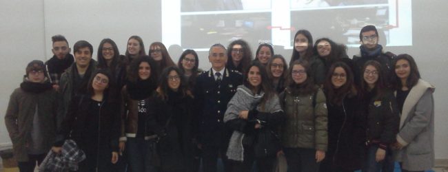 Trani – Gli studenti del Liceo De Sanctis in visita al comando di PM