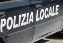 Andria – Polizia locale recupera furgone e scocche di auto rubate
