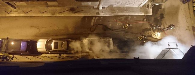 Trani – Fuoco nella notte: incendiate tre auto in via San Gervasio