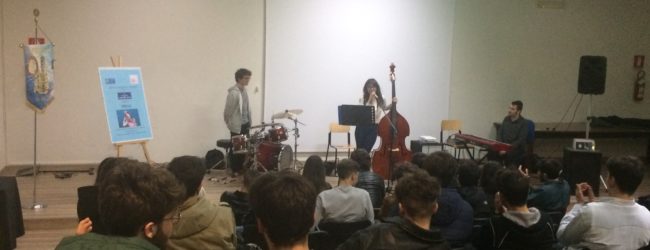 Trani – Successo per il concerto di beneficenza pro Umbria al Liceo Scientifico “Vecchi”