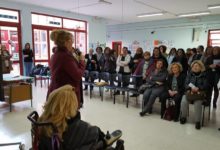 Trani – Comitato Pozzopiano dona raccoglitori per pile esauste alla scuola “Beltrani”