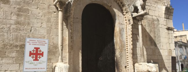 Trani – Incendiato il portale della chiesa di San Giacomo