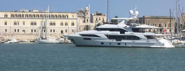 Trani – Nel porto c’è “Chrimi III”, un mega yacht lungo 40 metri costruito in Italia
