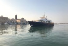 Trani – Ormeggiato nel porto il mega yacht “ETOILE D’AZUR” lungo 30 metri