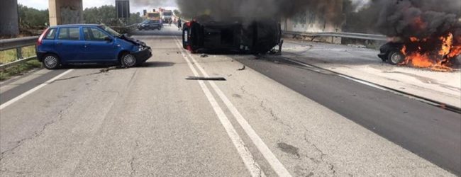 Grave incidente sulla Corato-Trani: 4 feriti e un’auto a fuoco