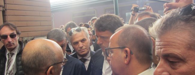 Arriva a Barletta il treno di Renzi: “Destinazione Italia”. Le foto