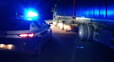 Foggia – Quattro banditi armati assaltano Tir con 30 tonnellate olive