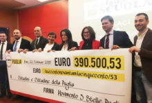 Restitution Day: M5S Puglia consegna ai pugliesi nuovo maxi assegno da 390 mila euro