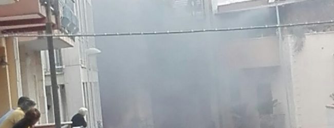 Andria – Auto in fiamme in Via Garibaldi. LE FOTO
