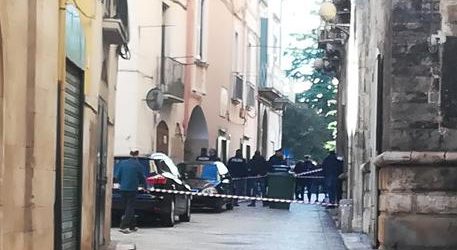 Bitonto – Agguato nel centro storico, 2 feriti, uno è 17enne. Indagini