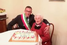 Trani – Nonna Rosa compie 100 anni. Gli auguri del sindaco Bottaro