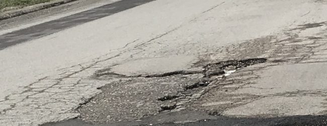 Barletta – Manto stradale pericoloso: crateri e voragini