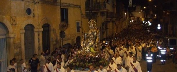 Andria – La tradizionale processione della “Madonna dei Miracoli”: partenza alle 3 dalla Cattedrale
