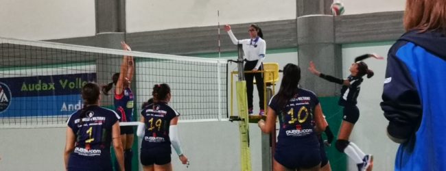 Audax Volley, primo stop casalingo: le ragazze andriesi si arrendono al tie-break contro l’Asem Bari (2-3). Bene le Under 16. FOTO