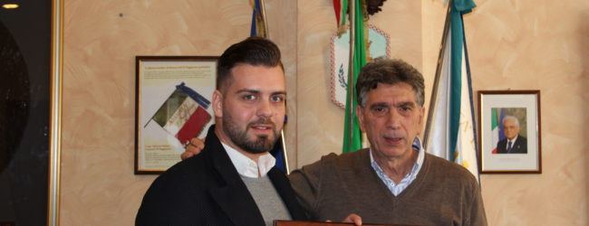 Barletta – Il Sindaco Cannito incontra il bagnino premiato Giovanni Marco Rizzi