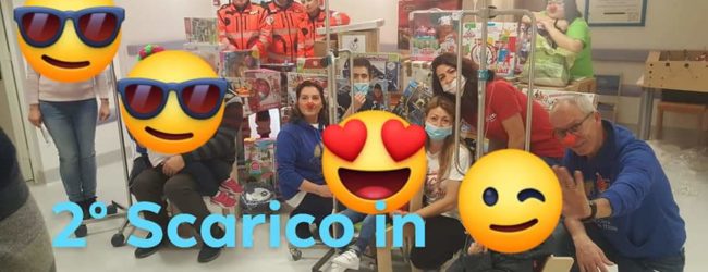 Bari – Il treno dei sorrisi consegna i giochi in pediatria al Policlinico