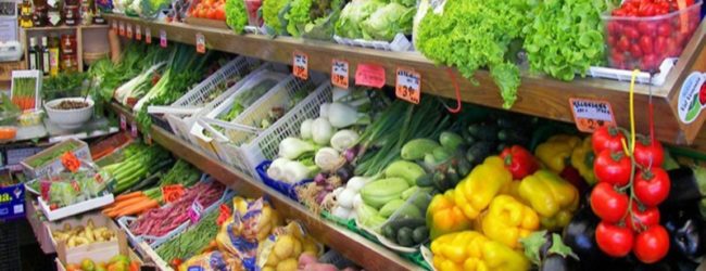 Andria – Vendere frutta e verdura dentro esercizi, non fuori.  Sospesa vendita in 5 fruttivendoli