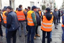 Andria – Gilet arancioni protestano in Piazza Catuma
