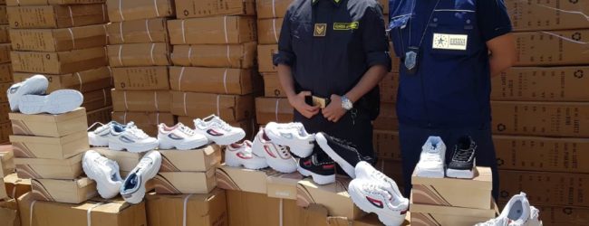 Porto Bari, finanza: sequestrate oltre 6 mila paia di scarpe contraffatte