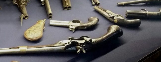 Bari – 27 denunce tra medici, avvocati, imprenditori: commercializzavano reperti archeologici e armi antiche