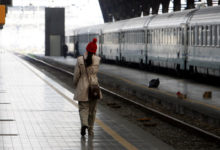 Blocca e palpeggia una ragazza sul treno per Bari: marocchino arrestato a Barletta