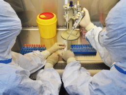 4.000 euro a chi accetta di lasciarsi contagiare dal Coronavirus: l’offerta di un laboratorio inglese