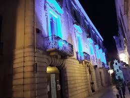 Trani – Giornata della consapevolezza sull’autismo: Palazzo Beltrani si illumina di blu