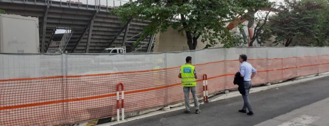 Barletta – Stadio “Puttilli”, iniziato stamani l’abbattimento del muro di cinta. FOTO e VIDEO
