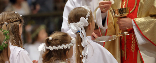 Andria – “Ripartono le celebrazioni dei Sacramenti”: la dichiarazione del Vescovo Mansi