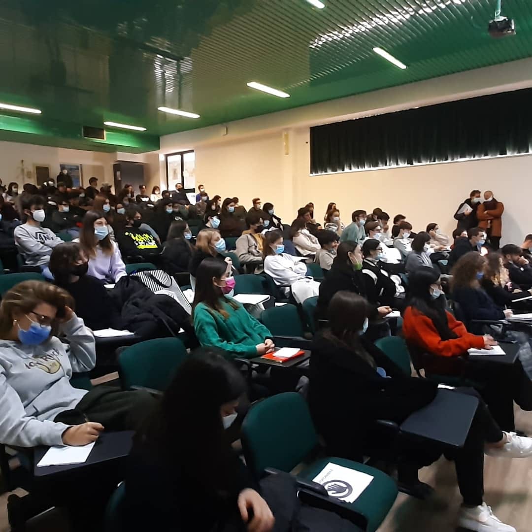 Trani - Al Liceo Vecchi una lectio orientativa del prof. Sabino